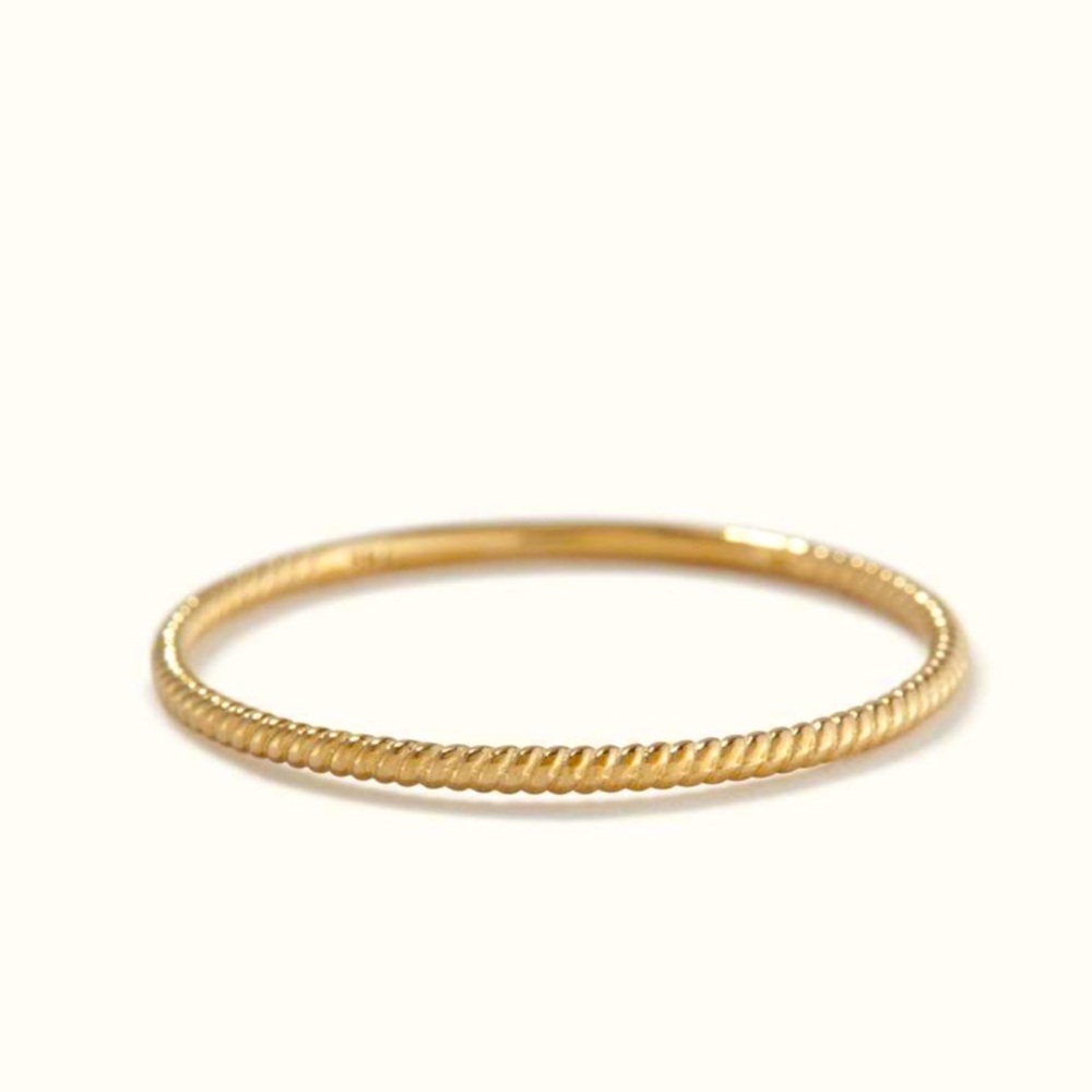 Mejuri 14k gold twist stackable ring